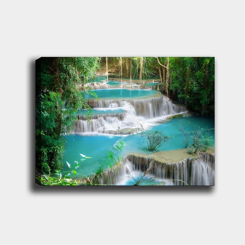 Canvas taulu 70x100 cm - Kaunis vesiputousmaisema, jossa on useita kerroksia kirkasta, turkoosia vettä rehevän kasvillisuuden ympäröimänä, Turkoosi / Vihreä
