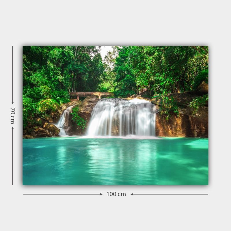 Canvas taulu 70x100 cm - Kaunis vesiputousmaisema rehevän vehreyden ympäröimänä - Turkoosi / Vihreä - Sisustustuotteet - Taulu & taide - Canvas-taulu