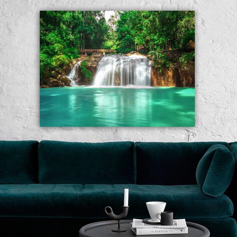 Canvas taulu 70x100 cm - Kaunis vesiputousmaisema rehevän vehreyden ympäröimänä - Turkoosi / Vihreä - Sisustustuotteet - Taulu & taide - Canvas-taulu