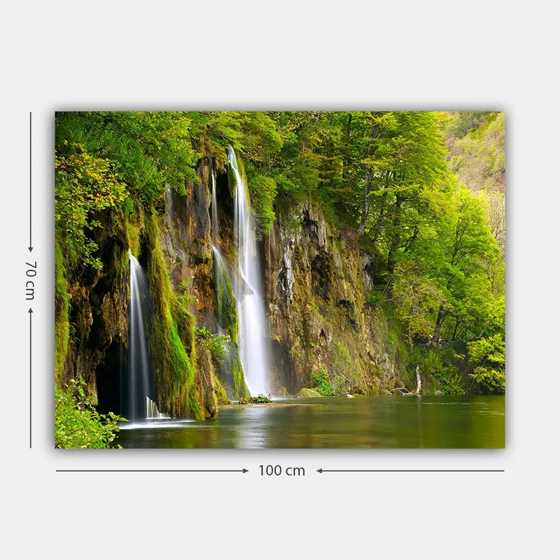 Canvas taulu 70x100 cm - Kaunis vesiputousmaisema rehevän vehreyden ympäröimänä - Vihreä / Ruskea / Valkoinen - Sisustustuotteet - Taulu & taide - Canvas-taulu