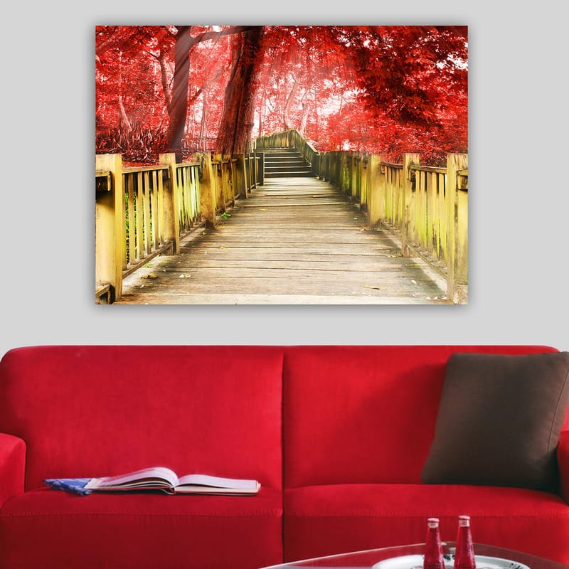 Canvas taulu 70x100 cm - Kaunis puinen silta kirkkaanpunaisten puiden ympäröimänä syksyisessä ympäristössä - Punainen / keltavihreä - Sisustustuotteet - Taulu & taide - Canvas-taulu