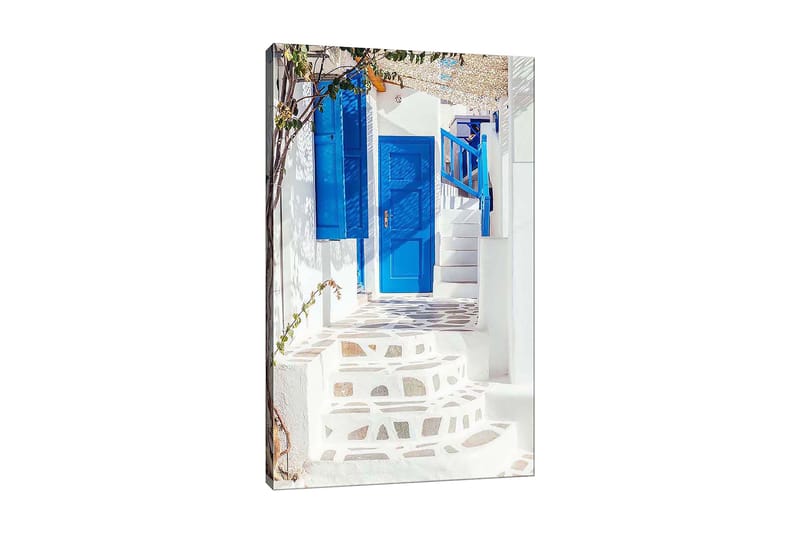 Canvas taulu 70x100 cm - Kaunis portaikko sinisillä ovilla ja ikkunoilla valkoisessa rakennuksessa, vehreyden ympäröimänä, Sininen / Valkoinen