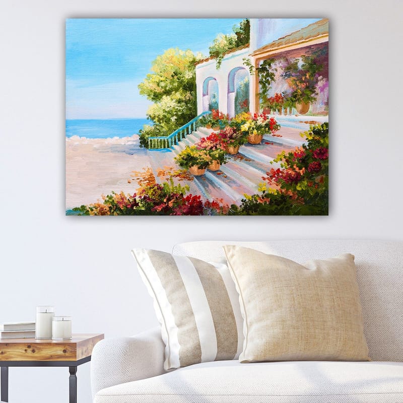 Canvas taulu 70x100 cm - Kaunis puutarha kukilla ja portaikko alas merelle, Sininen / Vihreä / Punainen