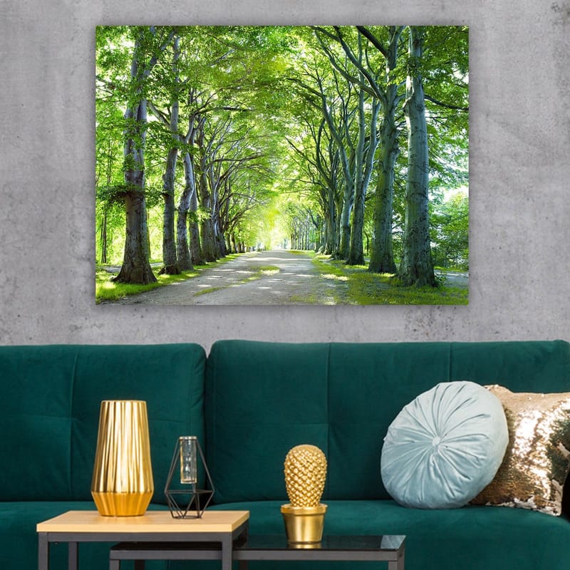 Canvas taulu 70x100 cm - Kaunis puiden muodostama kujanne luo rauhallisen ja kutsuvan polun - Vihreä / Vaaleanvihreä / Ruskea - Sisustustuotteet - Taulu & taide - Canvas-taulu