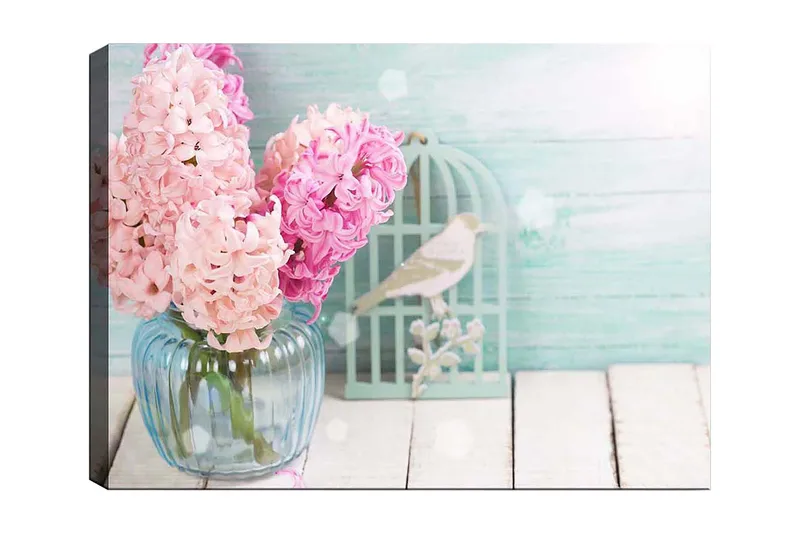 Canvas taulu 70x100 cm - Kimpussa vaaleanpunaisia hyasintteja lasimaljakossa, Vaaleanpunainen / Vaaleansininen / Vihreä