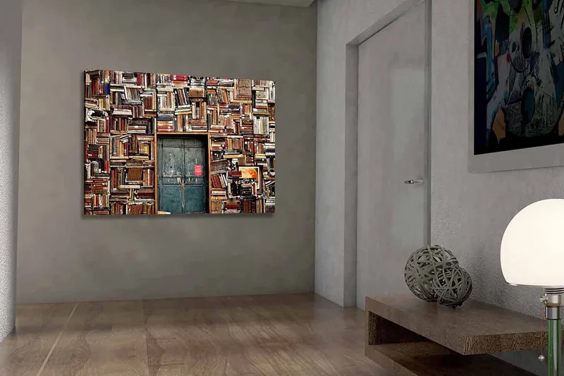 Canvas taulu 70x100 cm - Kirjoilla peitetty seinä, jossa ovi keskellä - Ruskea / Vihreä / Punainen - Sisustustuotteet - Taulu & taide - Canvas-taulu