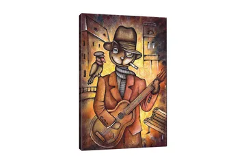 Canvas taulu 70x100 cm - Kissapukuinen muusikko soittaa kitaraa lintu olkapäällään kaupunkiympäristössä - Ruskea / Oranssi / Beige - Sisustustuotteet - Taulu & taide - Canvas-taulu
