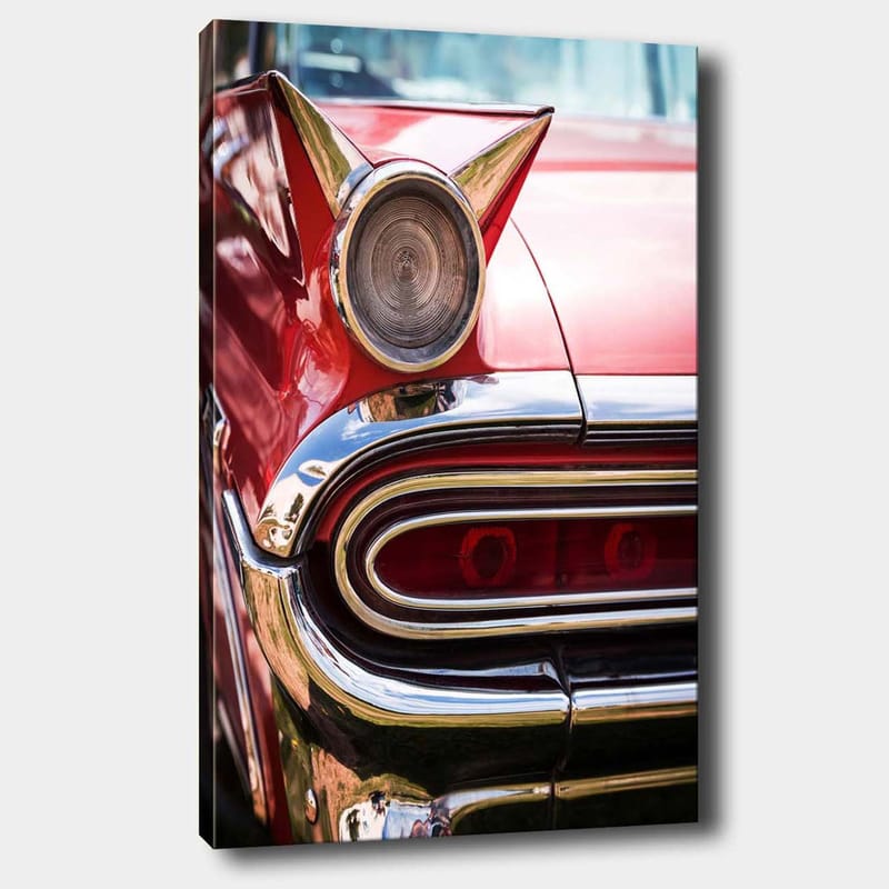 Canvas taulu 70x100 cm - Klassinen auto erottuvalla punaisella värillä ja kiiltävillä kromiyksityiskohdilla, Punainen / Kromi (hopea)