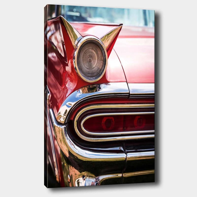 Canvas taulu 70x100 cm - Klassinen auto erottuvalla punaisella värillä ja kiiltävillä kromiyksityiskohdilla, Punainen / Kromi (hopea)