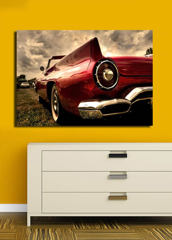 Canvas taulu 70x100 cm - Klassinen punainen auto elegantilla perällä ja kromiyksityiskohdilla - Punainen / Kromi (hopea) - Sisustustuotteet - Taulu & taide - Canvas-taulu