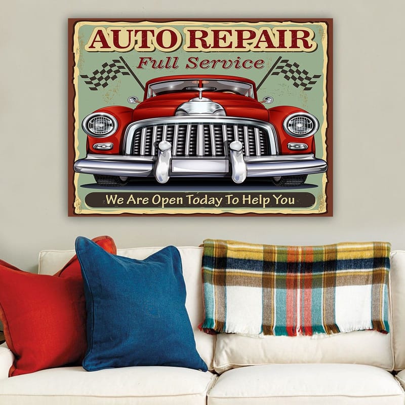 Canvas taulu 70x100 cm - Klassinen punainen auto kromiseoksella ja kilpa-lipuilla taustalla - Punainen / Kromi (hopea) / Vihreä - Sisustustuotteet - Taulu & taide - Canvas-taulu