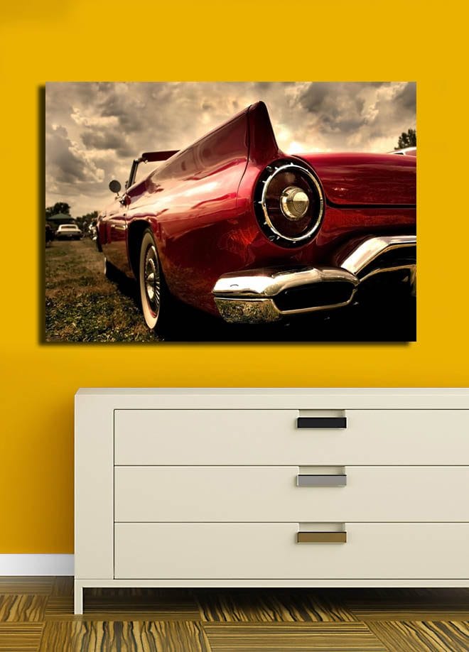 Canvas taulu 70x100 cm - Klassinen punainen auto elegantilla perällä ja kromiyksityiskohdilla - Punainen / Kromi (hopea) - Sisustustuotteet - Taulu & taide - Canvas-taulu