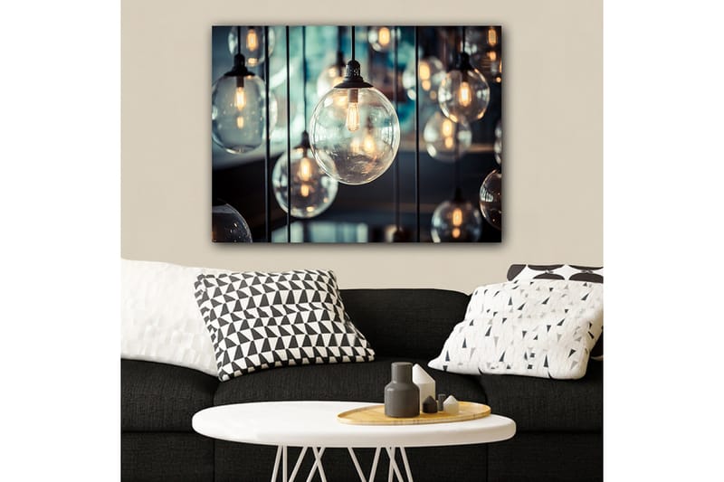 Canvas taulu 70x100 cm - Kokoelma erikokoisia riippuvia lamppuja, jotka luovat lämpimän ja valoisan tunnelman - Kirkas / Musta / Kulta - Sisustustuotteet - Taulu & taide - Canvas-taulu
