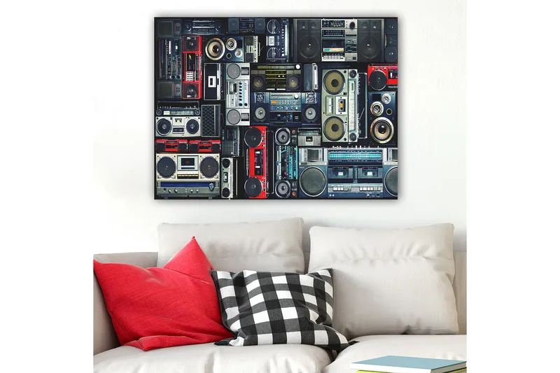 Canvas taulu 70x100 cm - Kokoelma retroäänijärjestelmiä ja kasettisoittimia eri kokoisina ja muotoisina - Punainen / Musta / Harmaa - Sisustustuotteet - Taulu & taide - Canvas-taulu