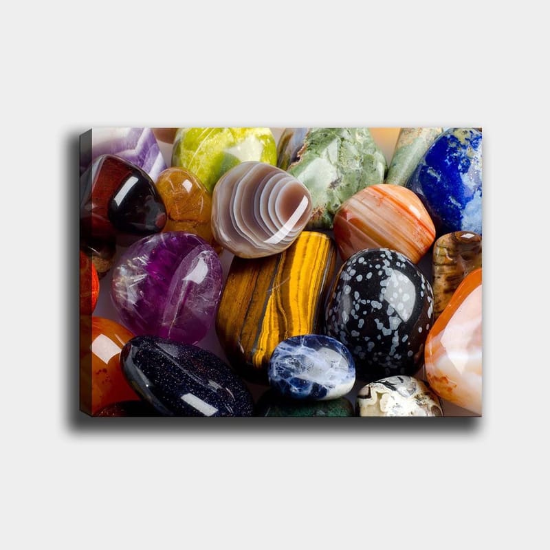 Canvas taulu 70x100 cm - Kokoelma värikkäitä jalokiviä ja mineraaleja eri muodoissa ja sävyissä - Violetti / Oranssi / Vihreä - Sisustustuotteet - Taulu & taide - Canvas-taulu