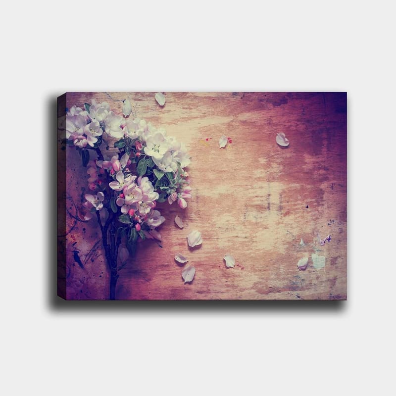 Canvas taulu 70x100 cm - Kukkakimppu valkoisilla ja vaaleanpunaisilla terälehdillä puupinnalla, Valkoinen / Vaaleanpunainen / Vihreä