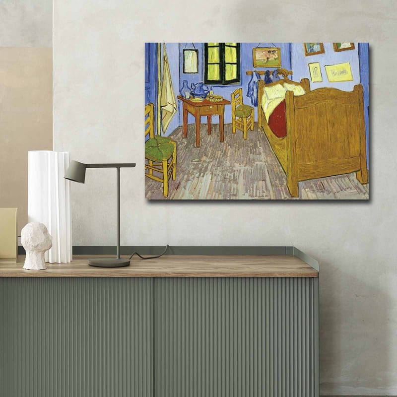 Canvas taulu 70x100 cm - Kutsuva ja värikäs kuva huoneesta, jossa on sänky, tuoleja ja pöytä - Sininen / Keltainen / Ruskea - Sisustustuotteet - Taulu & taide - Canvas-taulu