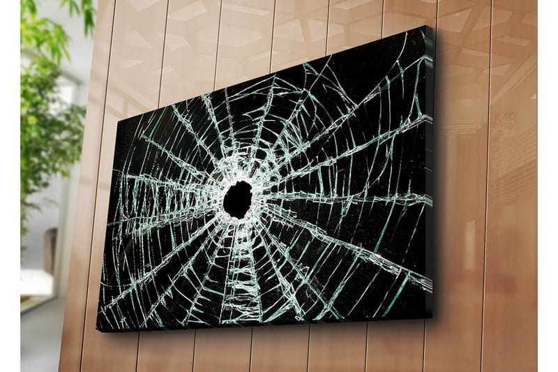 Canvas taulu 70x100 cm - Lähikuva säröilevästä lasiruudusta, jossa on keskellä reikä ja ulospäin ulottuvia halkeamia - Musta / Läpinäkyvä - Sisustustuotteet - Taulu & taide - Canvas-taulu