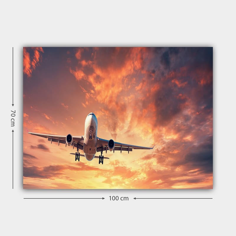 Canvas taulu 70x100 cm - Lentokoneen laskeutuminen dramaattista auringonlaskua ja värikkäitä pilviä vasten - Oranssi / Violetti / Sininen - Sisustustuotteet - Taulu & taide - Canvas-taulu