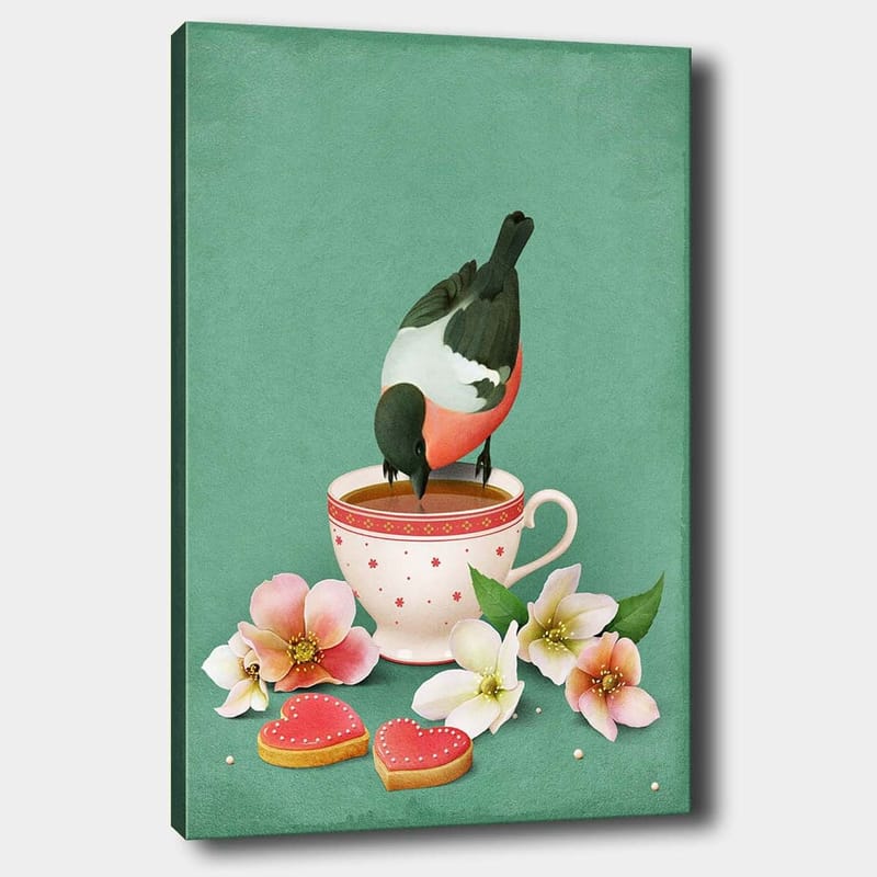 Canvas taulu 70x100 cm - Lintu juo kupista kukkien ja sydämenmuotoisten keksien ympäröimänä, Vihreä / Vaaleanpunainen / Valkoinen
