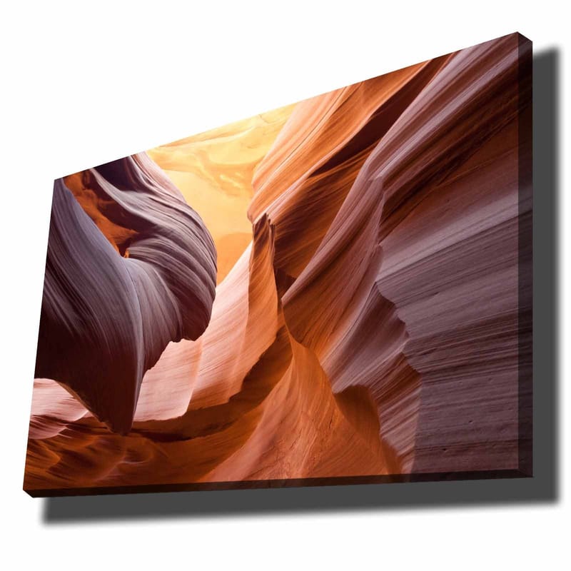 Canvas taulu 70x100 cm - Majesteettinen kanjoni ja pehmeänmuotoiset kivet lämpimissä maanläheisissä sävyissä, Oranssi / Kastanjanruskea / Violetti
