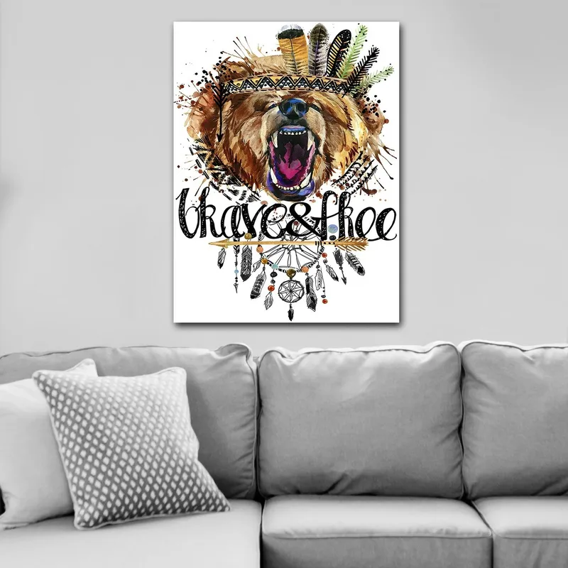 Canvas taulu 70x100 cm - Majesteettinen karhunpää värikkäällä höyhenseppeleellä ja koristeellisilla yksityiskohdilla, Ruskea / Musta / Oranssi