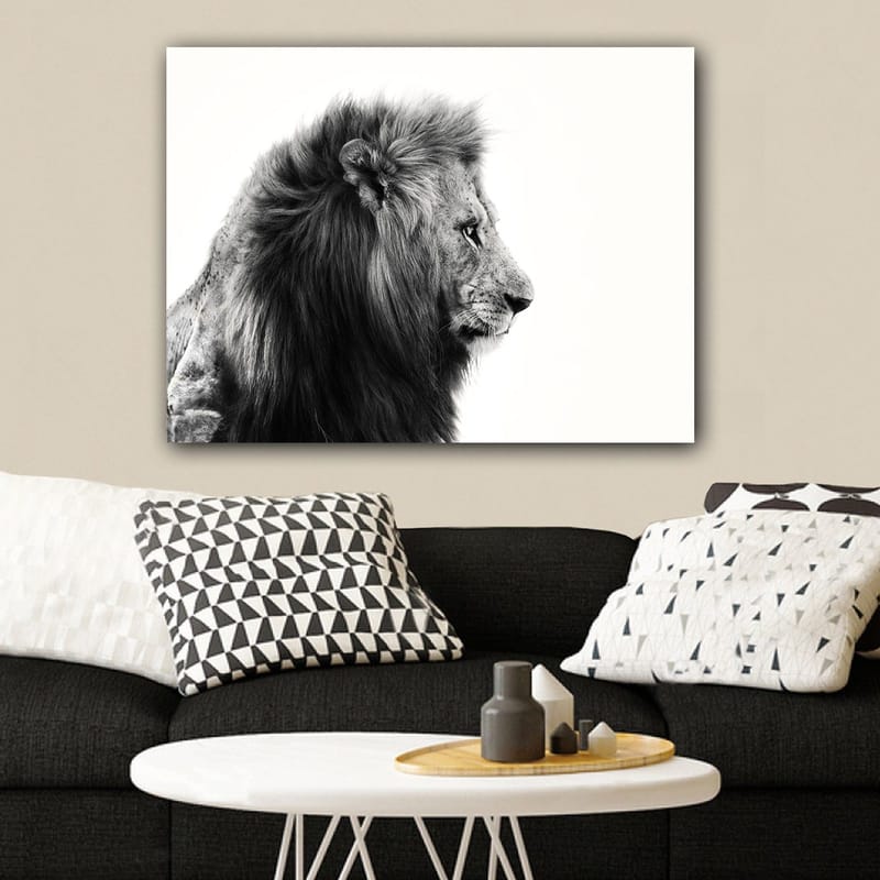 Canvas taulu 70x100 cm - Majesteettinen mustavalkoinen leijonan profiili, joka säteilee voimaa ja eleganssia, Musta / Valkoinen