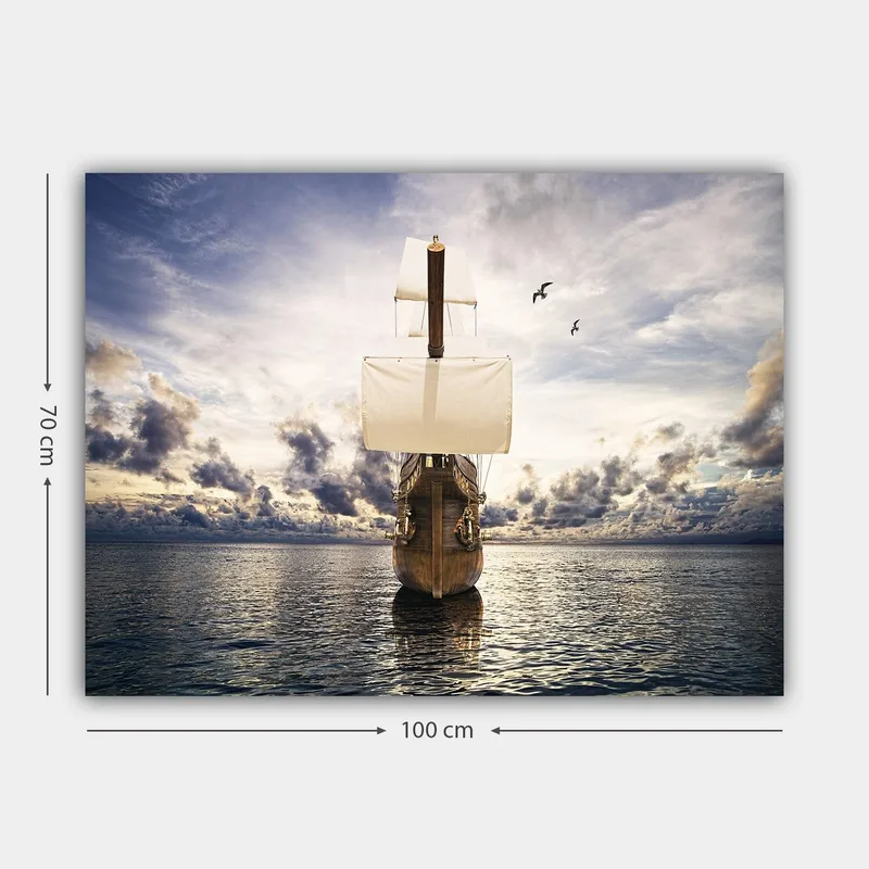 Canvas taulu 70x100 cm - Majesteettinen purjelaiva navigoi tyynillä vesillä dramaattisen taivaan alla - Ruskea / Valkoinen / Sininen - Sisustustuotteet - Taulu & taide - Canvas-taulu