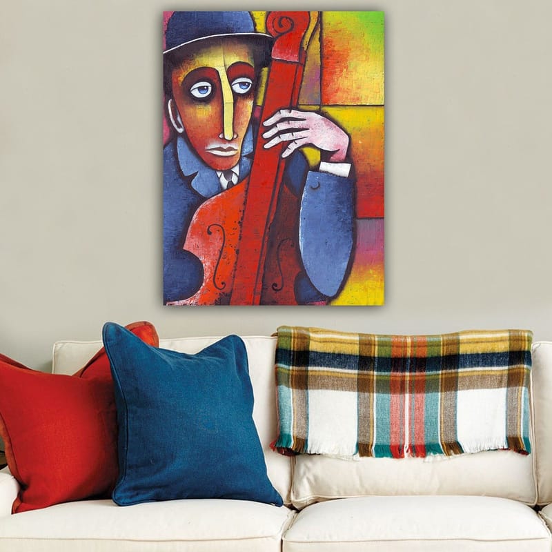 Canvas taulu 70x100 cm - Mies soittaa punertavaa soitinta melankolisella ilmeellä - Punainen / Sininen / Keltainen - Sisustustuotteet - Taulu & taide - Canvas-taulu