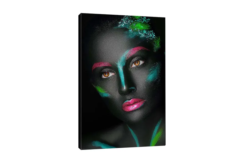 Canvas taulu 70x100 cm - Muotokuva naisesta värikkäillä kasvomaalauksilla mustalla taustalla, Musta / Vaaleanpunainen / Vihreä