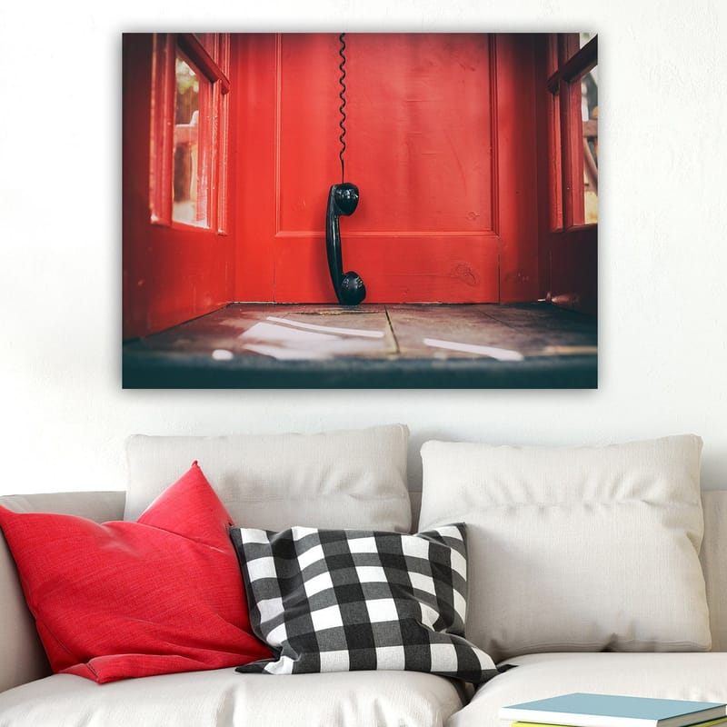 Canvas taulu 70x100 cm - Musta puhelin punaisessa puhelinkopissa - Punainen / Musta - Sisustustuotteet - Taulu & taide - Canvas-taulu