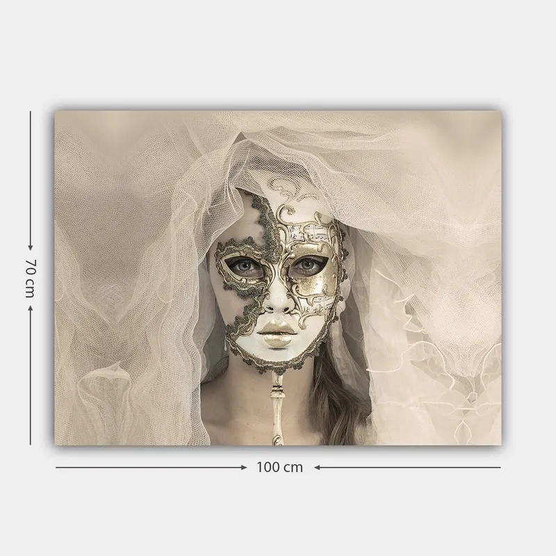 Canvas taulu 70x100 cm - Mysteerinen nainen yksityiskohtaisen naamion ja hunnun kanssa luo unenomaisen tunnelman. - Valkoinen / Kulta / Musta - Sisustustuotteet - Taulu & taide - Canvas-taulu