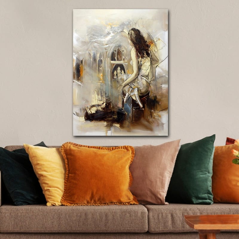 Canvas taulu 70x100 cm - Nainen istuu penkillä ja katsoo kohti goottilaista arkkitehtuuria - Beige / Ruskea / Kulta - Sisustustuotteet - Taulu & taide - Canvas-taulu