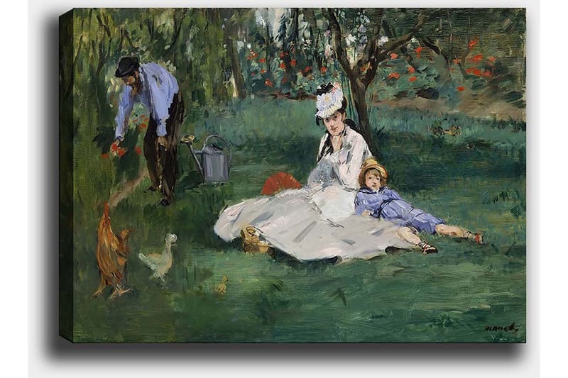 Canvas taulu 70x100 cm - Nainen ja lapsi istuvat nurmikolla miehen kastellessa kukkia puutarhassa - Vihreä / Sininen / Valkoinen - Sisustustuotteet - Taulu & taide - Canvas-taulu