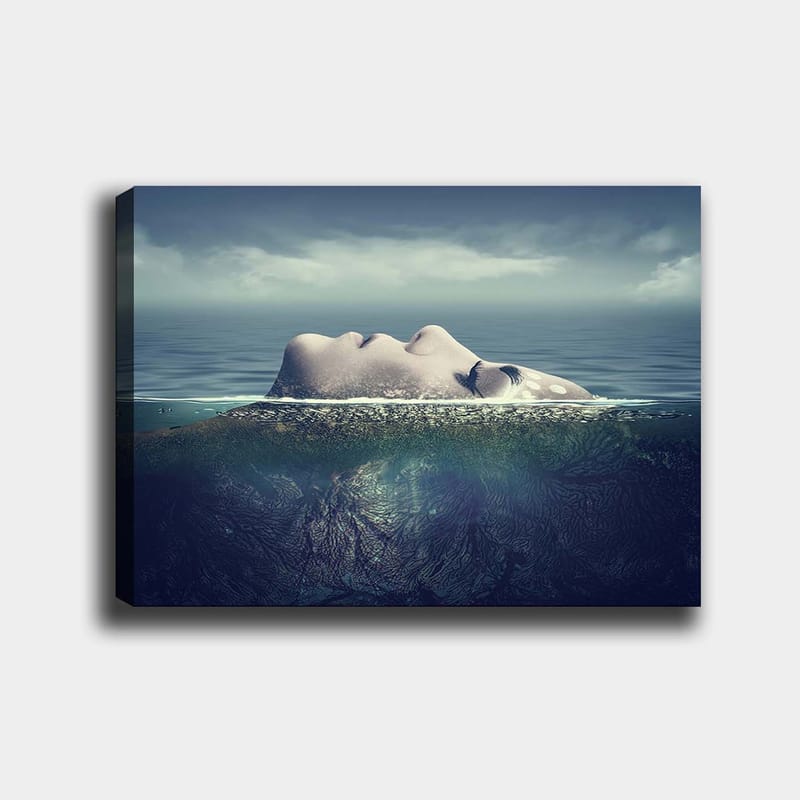 Canvas taulu 70x100 cm - Nainen kelluu veden pinnalla unelmoivan rauhallisessa tunnelmassa, Sininen / Vihreä / Beige