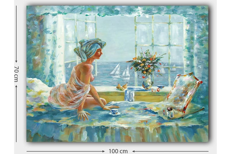 Canvas taulu 70x100 cm - Nainen kirkkaassa ja ilmavassa ympäristössä istumassa ikkunan ääressä merinäköalalla - Sininen / Vihreä / Beige - Sisustustuotteet - Taulu & taide - Canvas-taulu