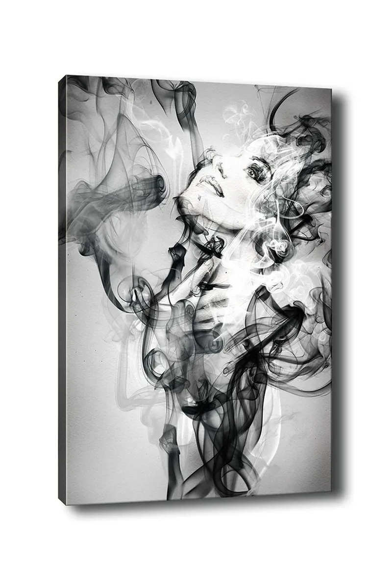 Canvas taulu 70x100 cm - Nainen nousee kelluvista savumuodostelmista, Musta / Harmaa / Valkoinen