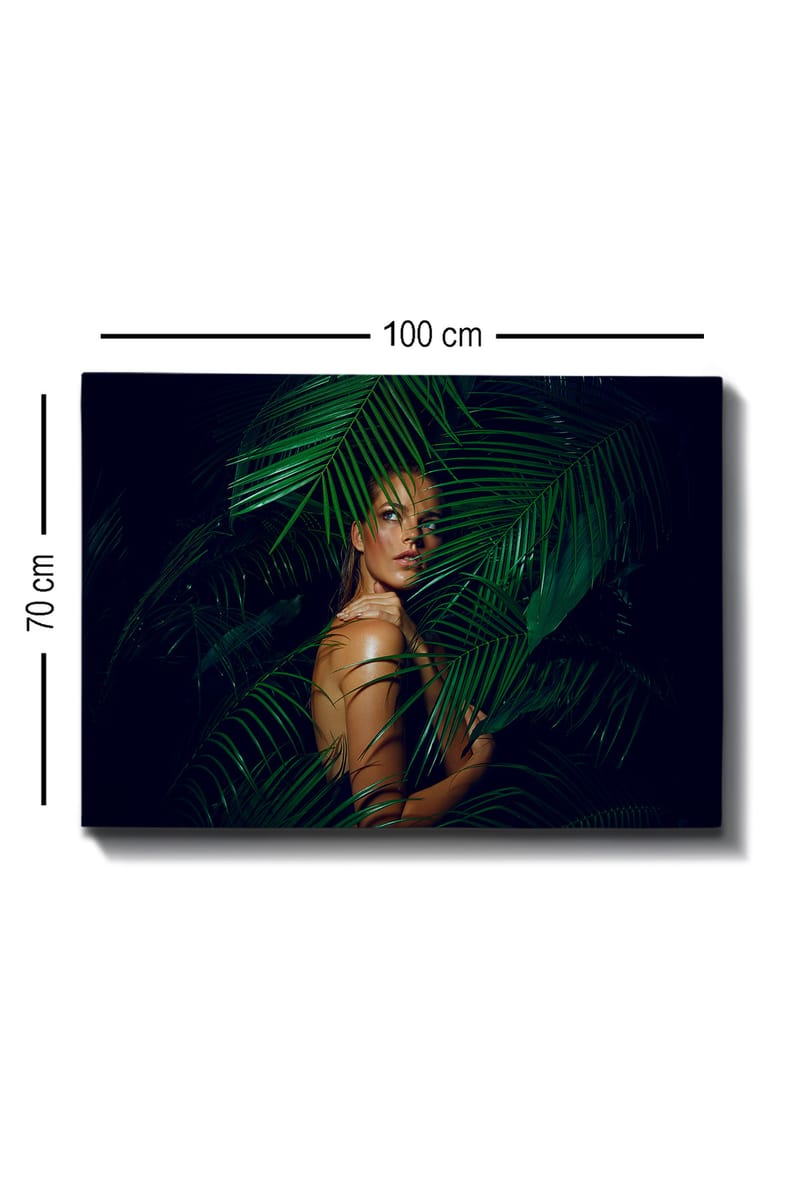 Canvas taulu 70x100 cm - Nainen osittain piilossa vihreiden palmunlehtien takana - Tummanvihreä / Vaaleanvihreä / Beige - Sisustustuotteet - Taulu & taide - Canvas-taulu