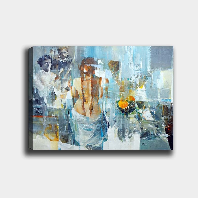 Canvas taulu 70x100 cm - Nainen selkä katsojaan päin, abstraktien muotojen ja hahmojen ympäröimänä, Sininen / Oranssi / Harmaa