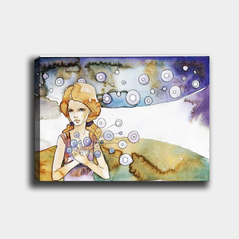 Canvas taulu 70x100 cm - Nuori nainen pitelee pyöreitä kukkia unenomaisessa maisemassa, Vaaleansininen / Beige / Violetti