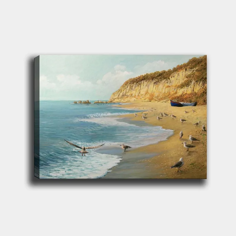 Canvas taulu 70x100 cm - Rantamaisema, jossa linnut lentävät ja kävelevät veden äärellä, kivien ja rannalla olevan veneen ympäröimänä, Sininen / Beige / Vihreä