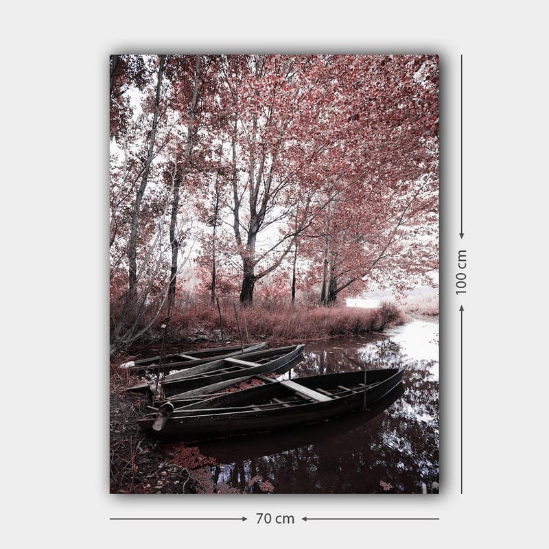 Canvas taulu 70x100 cm - Rauhallinen järvimaisema, jossa kaksi venettä punaisten puiden ja kasvillisuuden ympäröimänä - Punainen / Musta / Valkoinen - Sisustustuotteet - Taulu & taide - Canvas-taulu