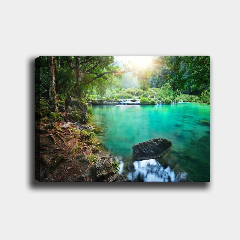 Canvas taulu 70x100 cm - Rauhallinen ja luonnonkaunis vesiputousmaisema kirkkaalla, turkoosilla vedellä rehevän vehreyden ympäröimänä, Turkoosi / Vihreä / Ruskea