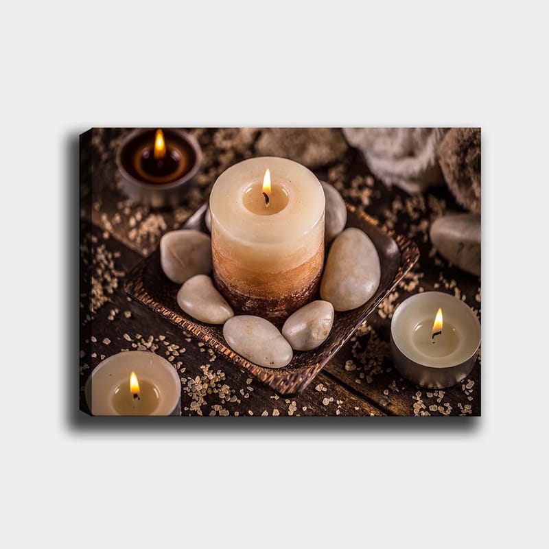 Canvas taulu 70x100 cm - Rauhallinen ja rentouttava sommitelma kynttilöillä ja kivillä harmonisessa ympäristössä, Beige / Ruskea / Harmaa