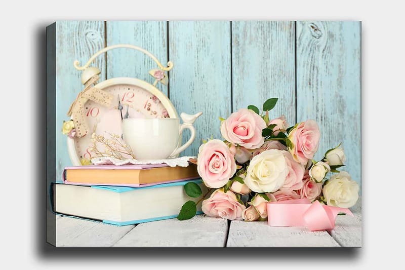 Canvas taulu 70x100 cm - Rauhallinen ja romanttinen sommitelma, jossa on kuppi, vanhanaikainen kello ja ruusukimppu, Vaaleanpunainen / Valkoinen / Vaaleansininen