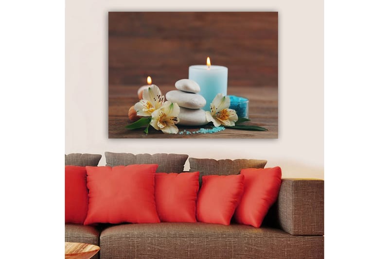 Canvas taulu 70x100 cm - Rauhallinen kivi-, kukka- ja kynttiläyhdistelmä luo rentouttavan tunnelman - Vaaleansininen / Valkoinen / Vihreä - Sisustustuotteet - Taulu & taide - Canvas-taulu