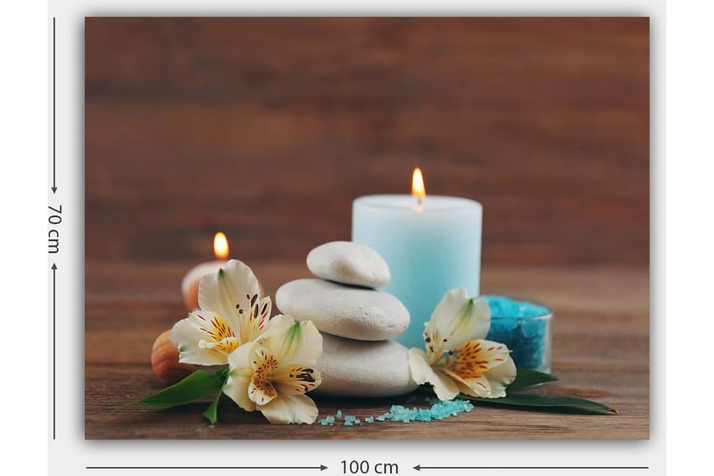 Canvas taulu 70x100 cm - Rauhallinen kivi-, kukka- ja kynttiläyhdistelmä luo rentouttavan tunnelman - Vaaleansininen / Valkoinen / Vihreä - Sisustustuotteet - Taulu & taide - Canvas-taulu