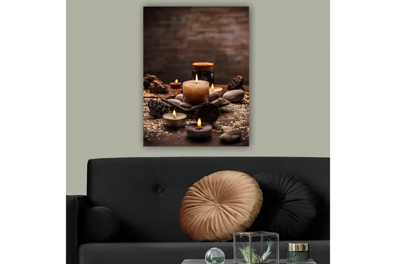 Canvas taulu 70x100 cm - Rauhallinen kokoelma kynttilöitä ja kiviä harmonisessa asetelmassa - Beige / Ruskea / Harmaa - Sisustustuotteet - Taulu & taide - Canvas-taulu