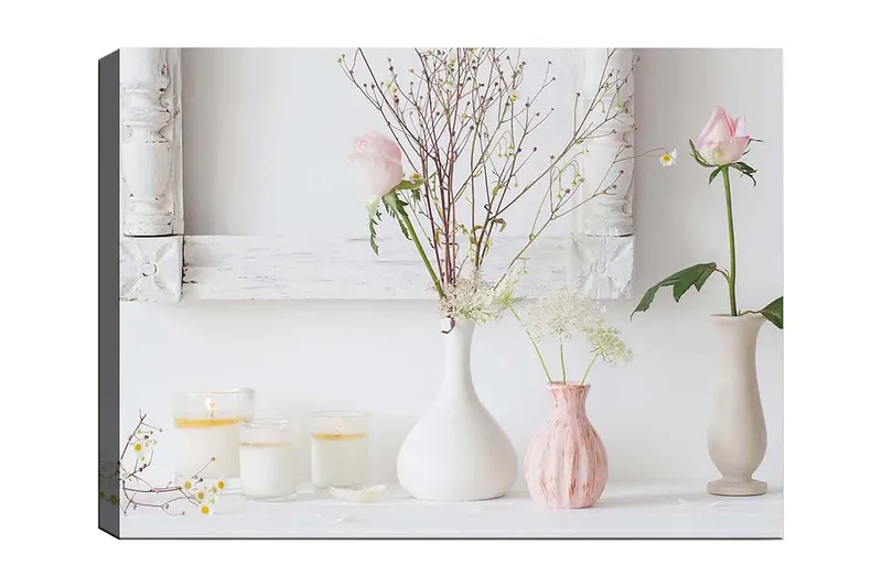 Canvas taulu 70x100 cm - Rauhallinen kukkasommitelma erilaisissa maljakoissa romanttisella tunnelmalla, Vaaleanpunainen / Valkoinen / Beige