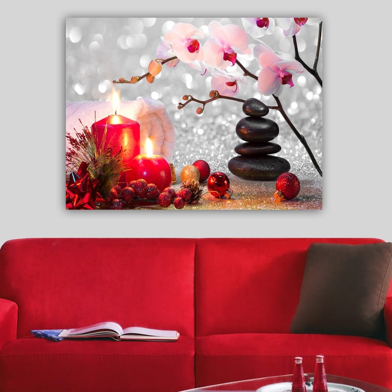 Canvas taulu 70x100 cm - Rauhallinen sommitelma, jossa kirkkaanvärisiä orkideoita, mustia kiviä ja punaisia kynttilöitä luo harmonisen tunnelman - Vaaleanpunainen / Punainen / Musta - Sisustustuotteet - Taulu & taide - Canvas-taulu